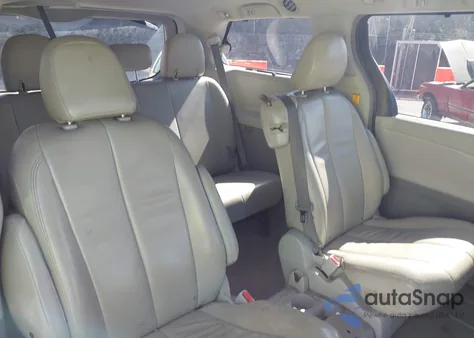 2011 Toyota Sienna Le z USA, uszkodzony, nr VIN 5TDKK3DC1BS021934